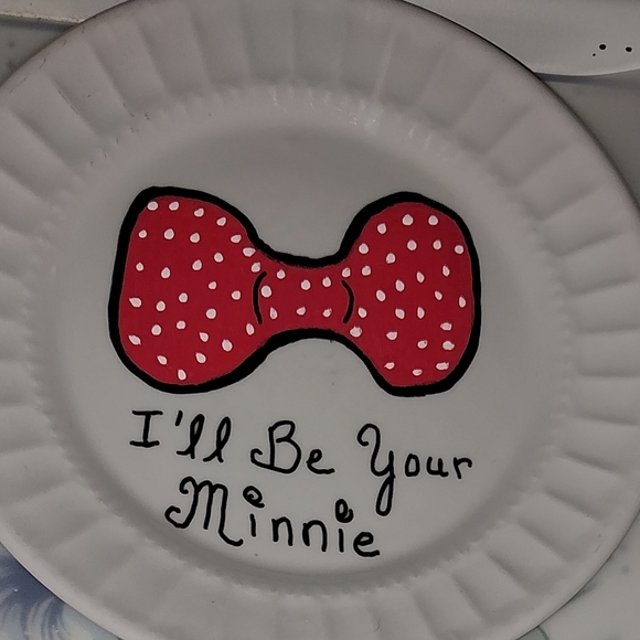 Hand painted Minnie & Mickey plates - Picture 2 of 3
